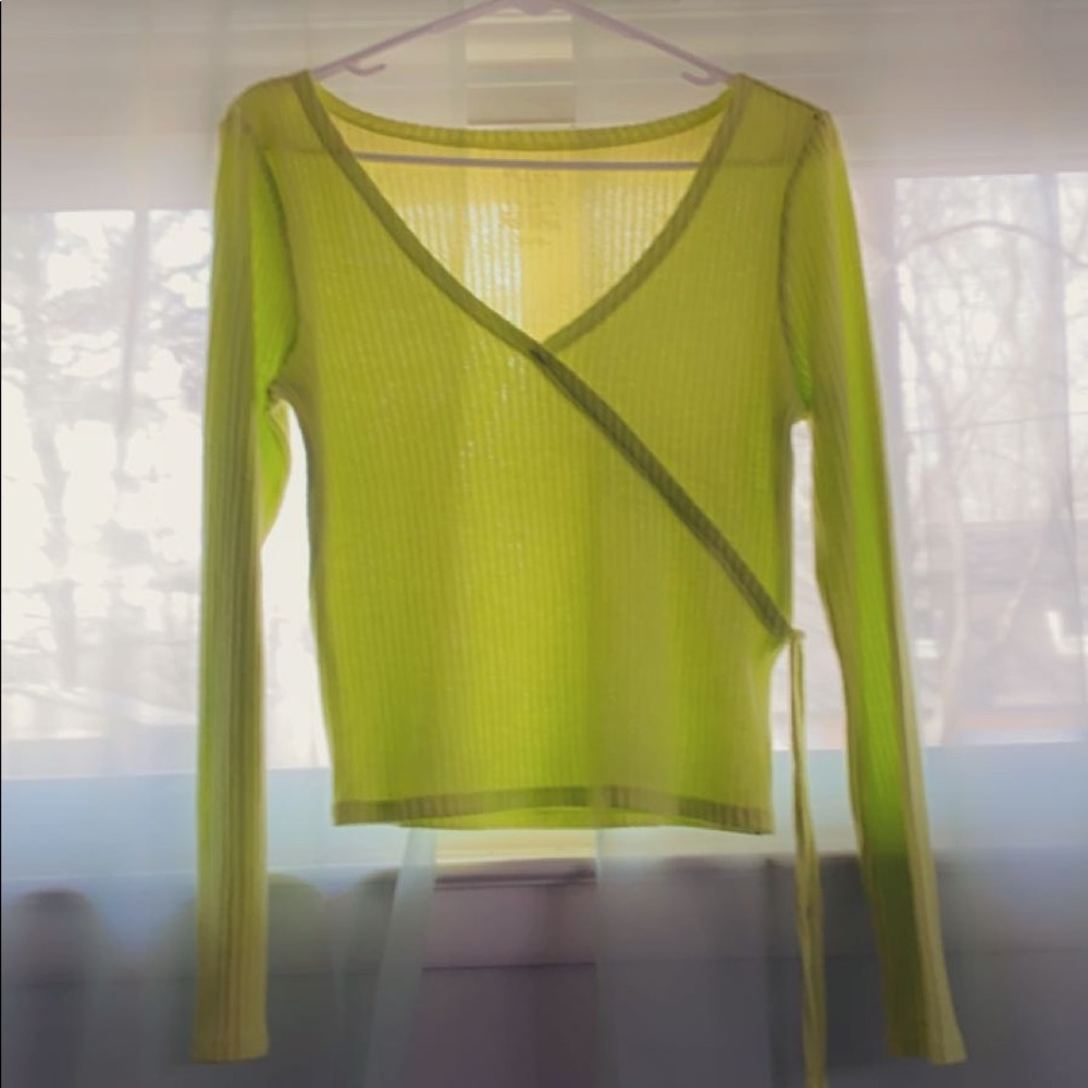 Wrap around top